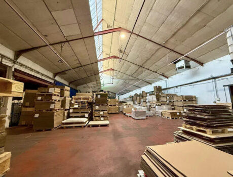 Nave Industrial y Logística de 993 m² con Oficinas en San Fernando de Henares