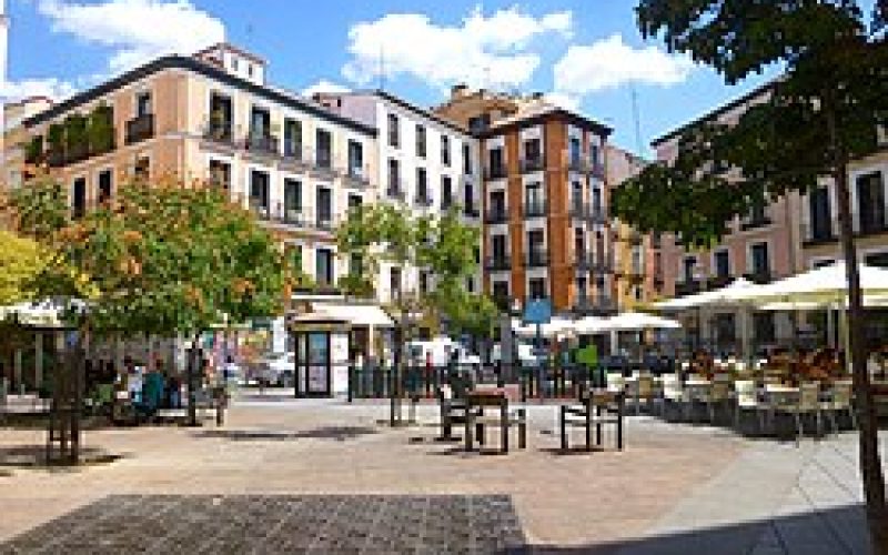 Madrid_-_Malasana_Plaza_Juan_Pujol_1